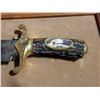 Image 3 : AMERICAN EAGLE BOWIE KNIFE ON WALL PLAQUE