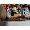 Image 2 : TRAY FO VINTAGE COLLECTABLES AND CHANDELIER PENDENTS