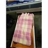 Image 2 : VINTAGE WOOL BLANKET