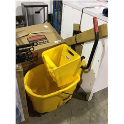 Rubbermaid Mop Bucket w/ Wringer