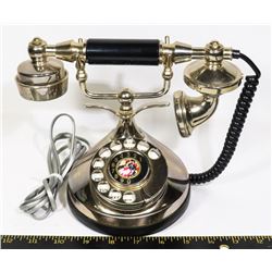 VINTAGE METAL BRASS CANDLE