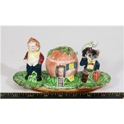 VINTAGE SALT & PEPPER SHAKER SET