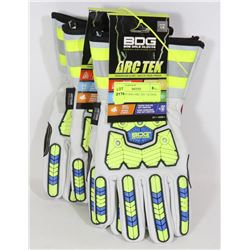 2 PAIRS OF BDG ARC-TEC  GLOVES (LARGE)
