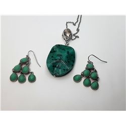 14)  BLUE/GREEN KIWI STONE PENDANT ON