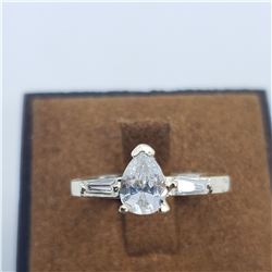 SILVER CUBIC ZIRCONIA  RING (~SIZE 6.25)
