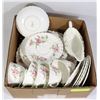 Image 1 : ROYAL DOULTON "CLOVELLY" PATTERN CHINA- 29 PIECE