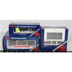 LOT OF THREE TOMIX TRAIN BUILDINGS ACCESSORIES