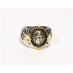 TWO TUNES MANS FACE RING SZ 8