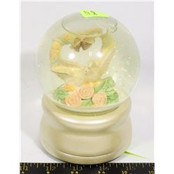 SWANS WEDDING MUSIC BOX GLOBE