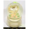 Image 1 : SWANS WEDDING MUSIC BOX GLOBE