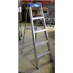5' REYNOLDS ALUMINUM LADDER (MAX CAPACITY 200LBS)