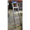 Image 1 : 5' REYNOLDS ALUMINUM LADDER (MAX CAPACITY 200LBS)