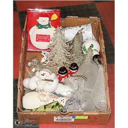 LARGE FLAT WITH CHRISTMAS DECOR INCL.