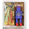 Image 1 : TIN WIND UP SPACE ROBOT IN BOX