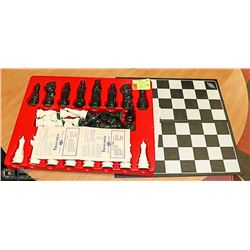 1960S LOWE RENAISSANCE CHESSMENT CHESS SET