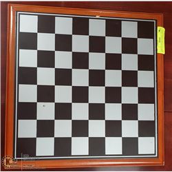 AFRICAN SAFARI THEMED CHESS SET