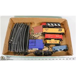 LIFE-LIKE HO TRAIN SET