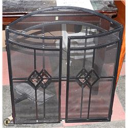 BLACK METAL AND GLASS FIREPLACE SCREEN WITH DESIGN