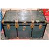 Image 1 : LARGE VINTAGE METAL TRUNK - GREEN WITH