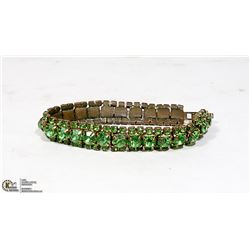 VINTAGE GREEN STONE COSTUME JEWELLERY NECKLACE