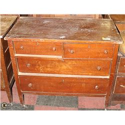 ANTIQUE WOODEN CHEST OF DRAWERS
