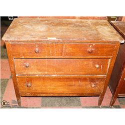 ANTIQUE WOODEN CHEST OF DRAWERS