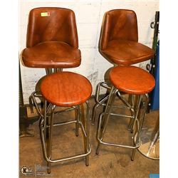 4 RETRO BAR STOOLS. 2 DIFFERENT STYLES.