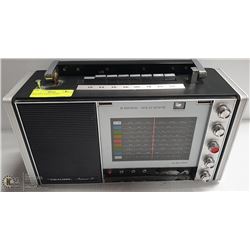 REALISTIC 8 BAND RADIO