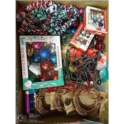 X-MAS DECOR LARGE BOX OF VINTAGE DECORATIONS AND