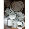 Image 1 : SET OF WHITE DISHES