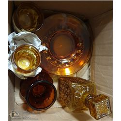 BOX OF VINTAGE GLASS ITEMS