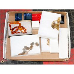 FLAT OF ESTATE JEWELLERY