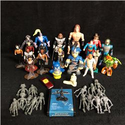 ACTION FIGURINE LOT