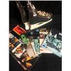 Image 1 : VINTAGE VANCOUVER CANUCKS MAGAZINES w/ WAYNE GRETZKY DAOUST HOCKEY SKATES