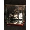 Image 1 : FLOYD MAYWEATHER SIGNED BLACK EVERLAST BOXING GLOVE