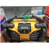 Image 1 : DeWalt Jobsite Radio