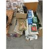 Image 1 : 8 Piece Lot of Assorted Christmas Trees and Decor