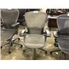 Image 2 : GREY HERMAN MILLER FULL ADJUSTABLE TASK CHAIR SIZE LARGE