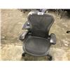 Image 2 : HERMAN MILLER FULL ADJUSTABLE TASK CHAIR SIZE SMALL