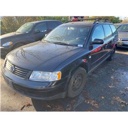 2000 VOLKSWAGEN PASSAT, 4 MOTION, 4DR SW, BLACK, VIN # WVWEH23B0YE261859