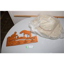 2x 7 3/6 Cowboy Hats & Western Décor