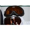 Image 2 : Ski Gloves & Goggles