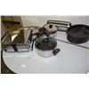 Image 1 : Kitchenware Lot (Toaster Oven)