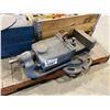 Image 1 : 10" MACHINE VISE WITH A SWIVEL BASE