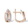 Image 2 : A 14KT ROSE GOLD AND DIAMONDS EARRING.