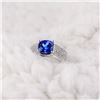 Image 3 : A 14KT WHITE GOLD AND TANZANITE & DIAMONDS MAN RING.