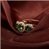 Image 3 : A 14KT YELLOW GOLD AND TSAVORITE & DIAMONDS RING.