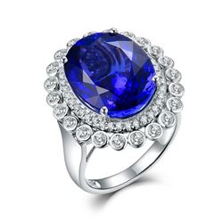 A 18KT WHITE GOLD AND TANZANITE & DIAMONDS RING.