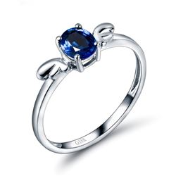 A 18KT WHITE GOLD AND SAPPHIRE RING.