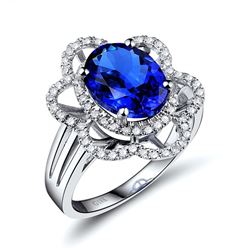 A 18KT WHITE GOLD AND TANZANITE & DIAMOND RING.